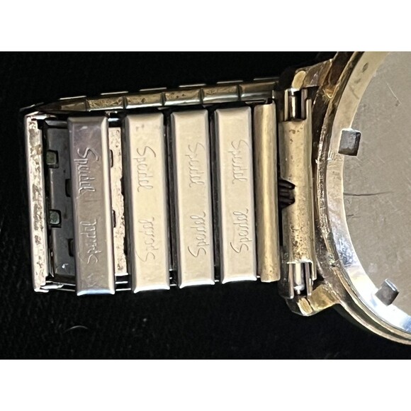 Helbros Size ONE SIZE Vintage Gold-Tone Watch with Date Window main image 6
